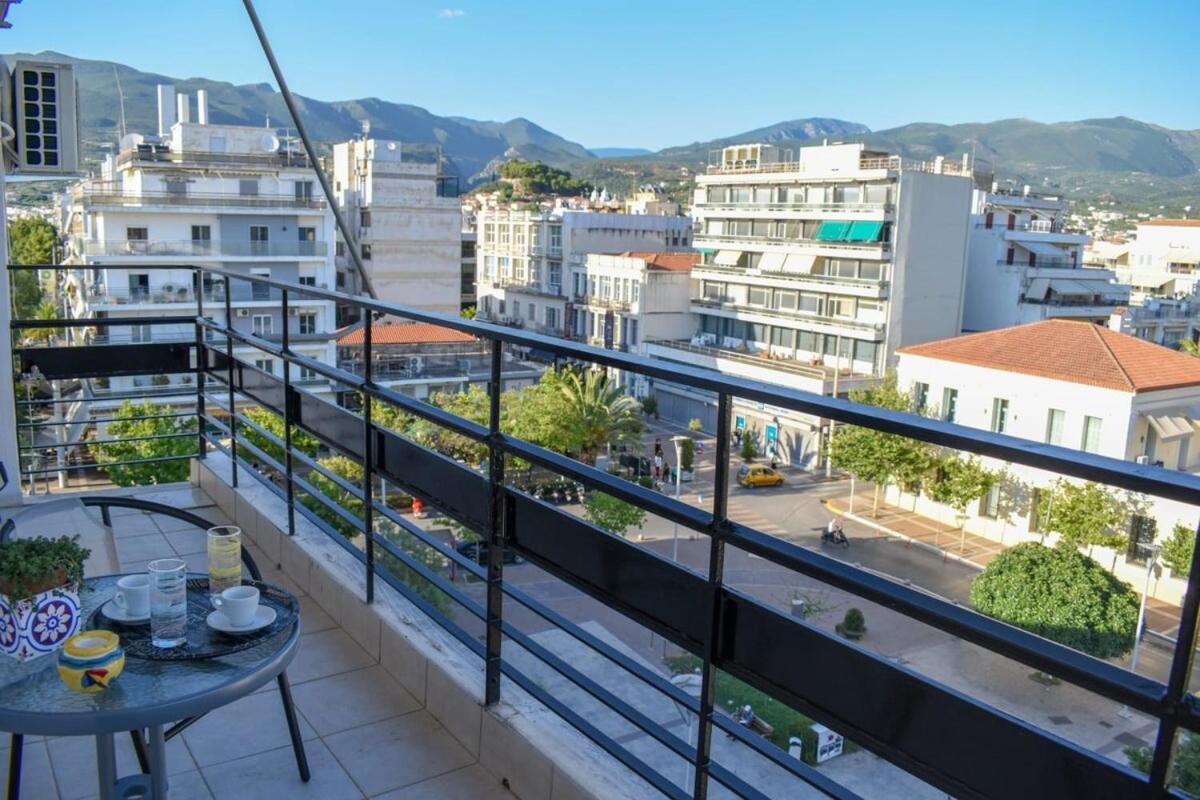 Вилла Cozy Flat On The Main Square, 10Min To The Sea Каламата Экстерьер фото